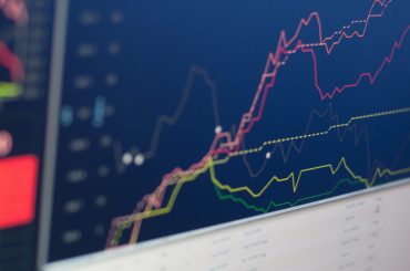 How using Generative AI with  Stratio Data Fabric can help companies cut operating costs